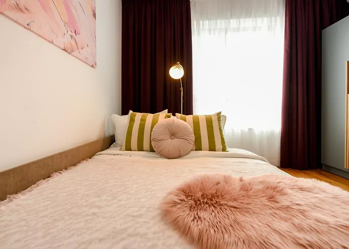 Ultimate Living Experience - Modern Accommodation & Free Parking Near Romexpo
