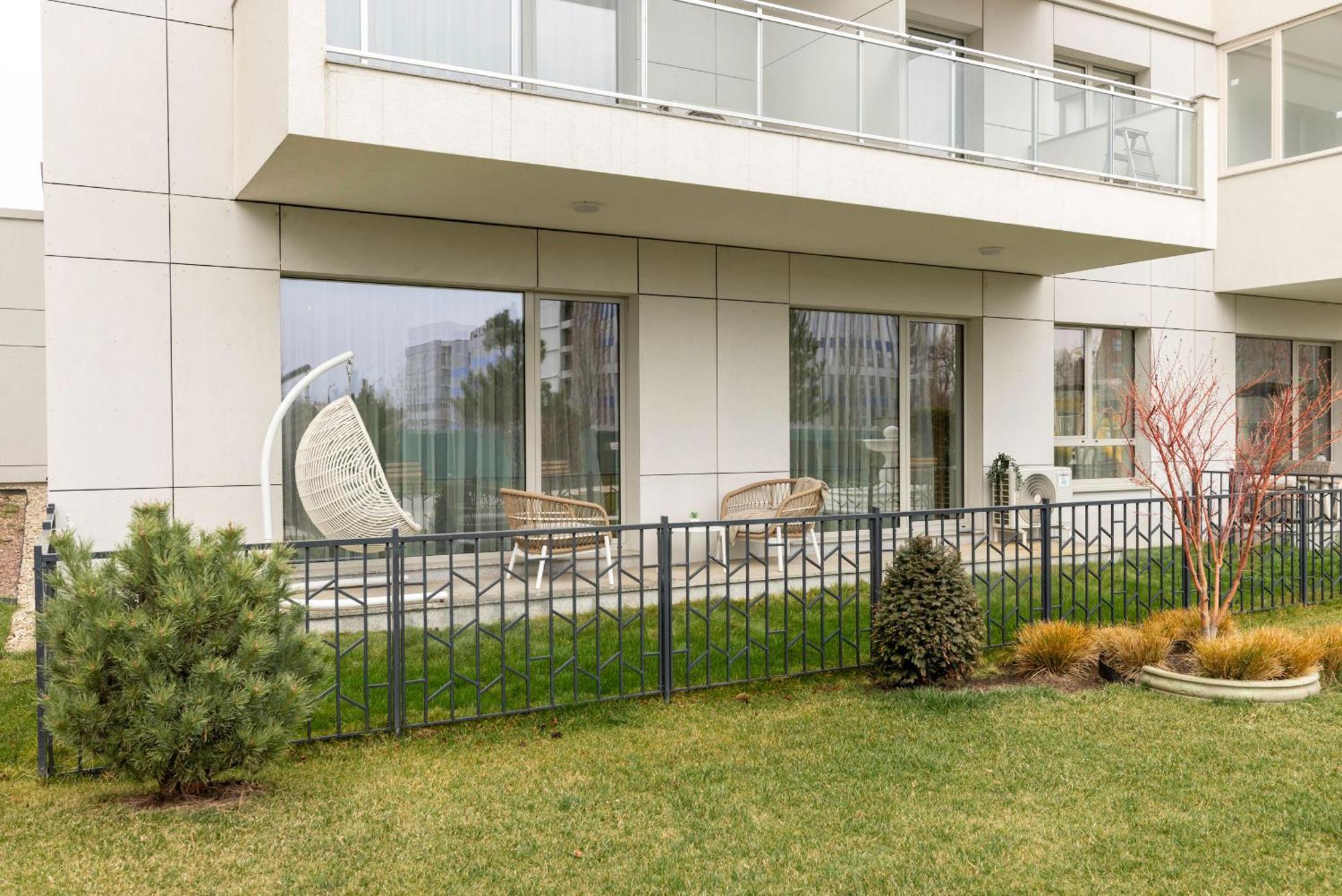 Ultimate Living Experience - Modern & Free Parking Near Romexpo