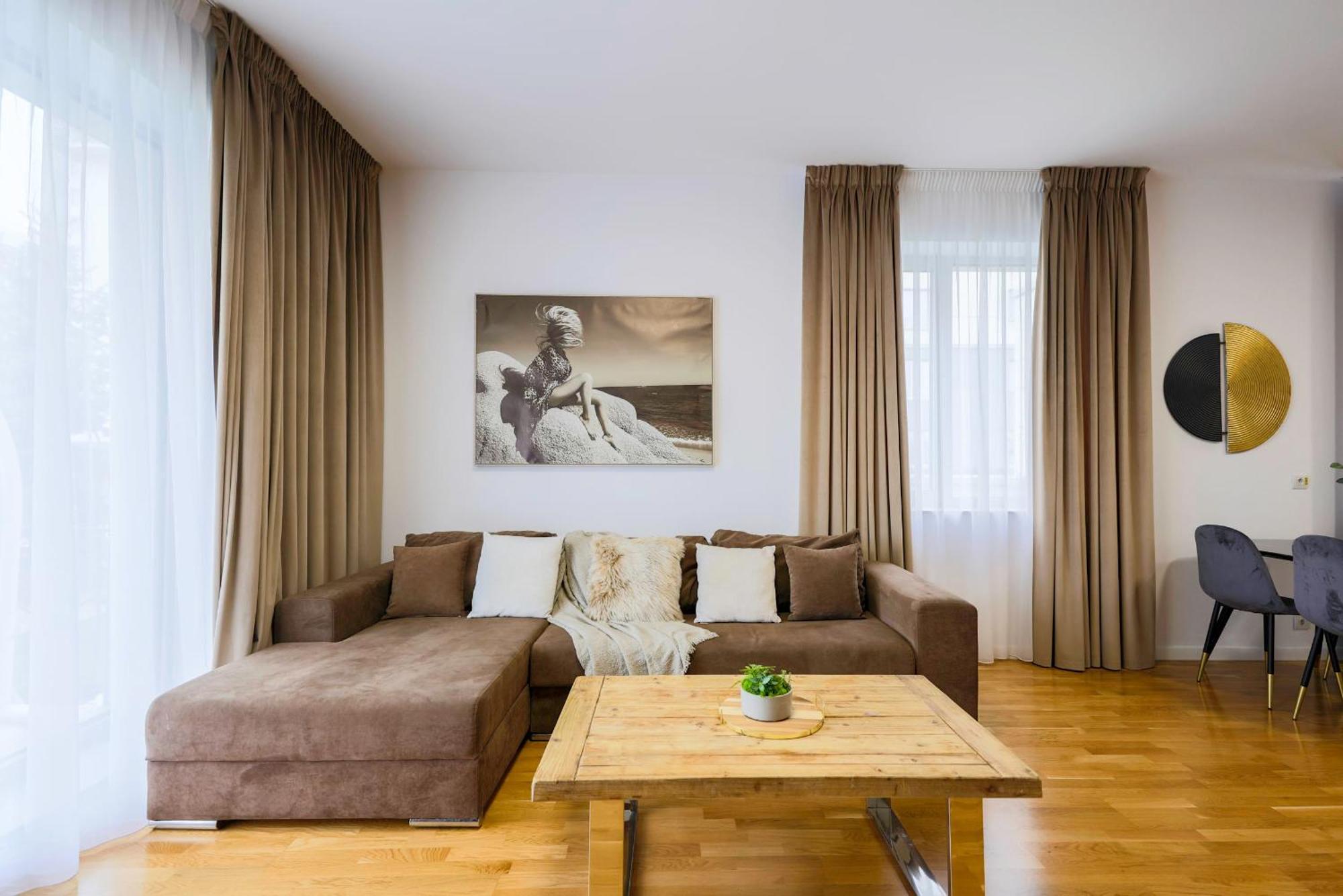 Ultimate Living Experience - Modern & Free Parking Near Romexpo *
