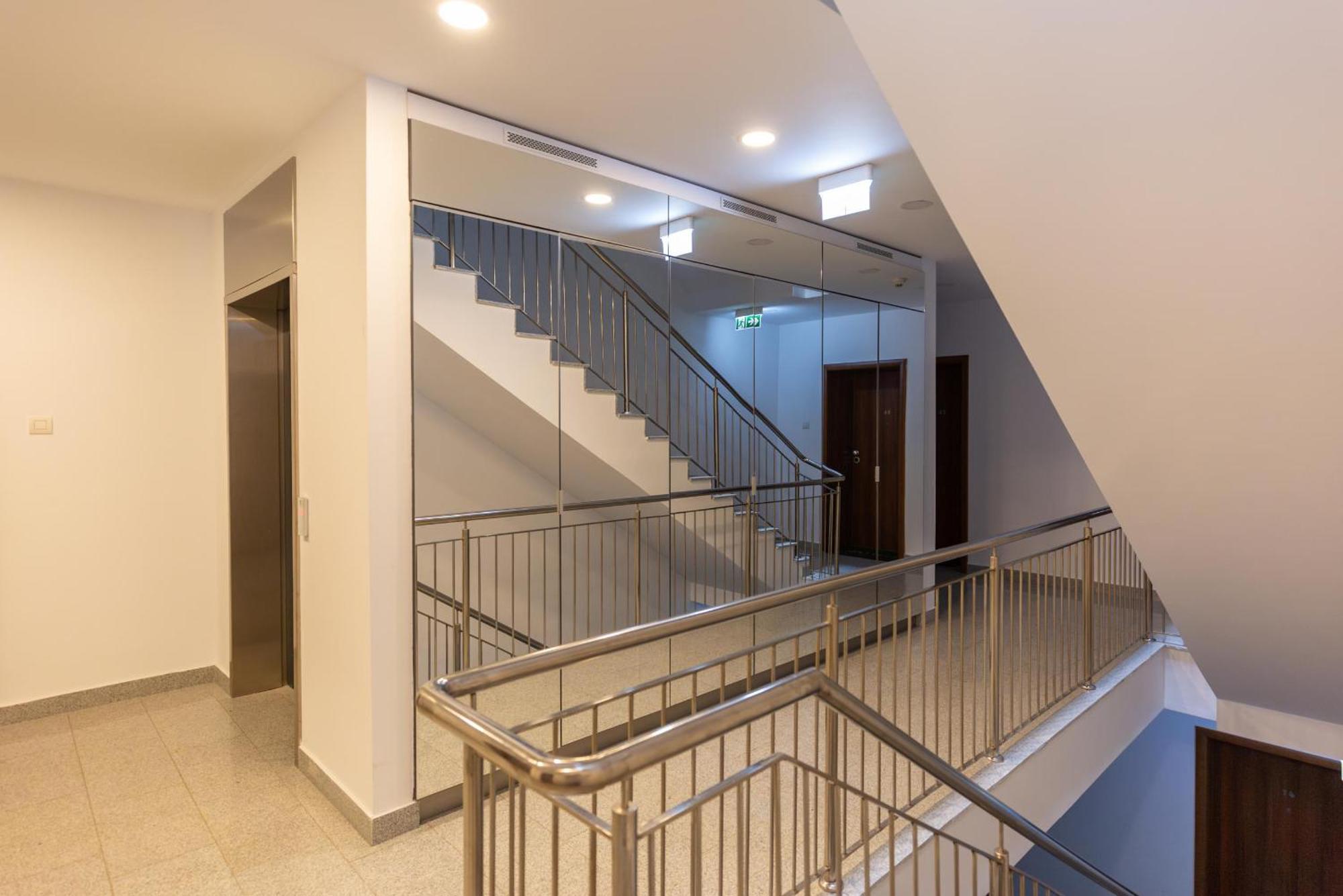 Apartment Ultimate Living Experience - Modern & Free Parking Near Romexpo *