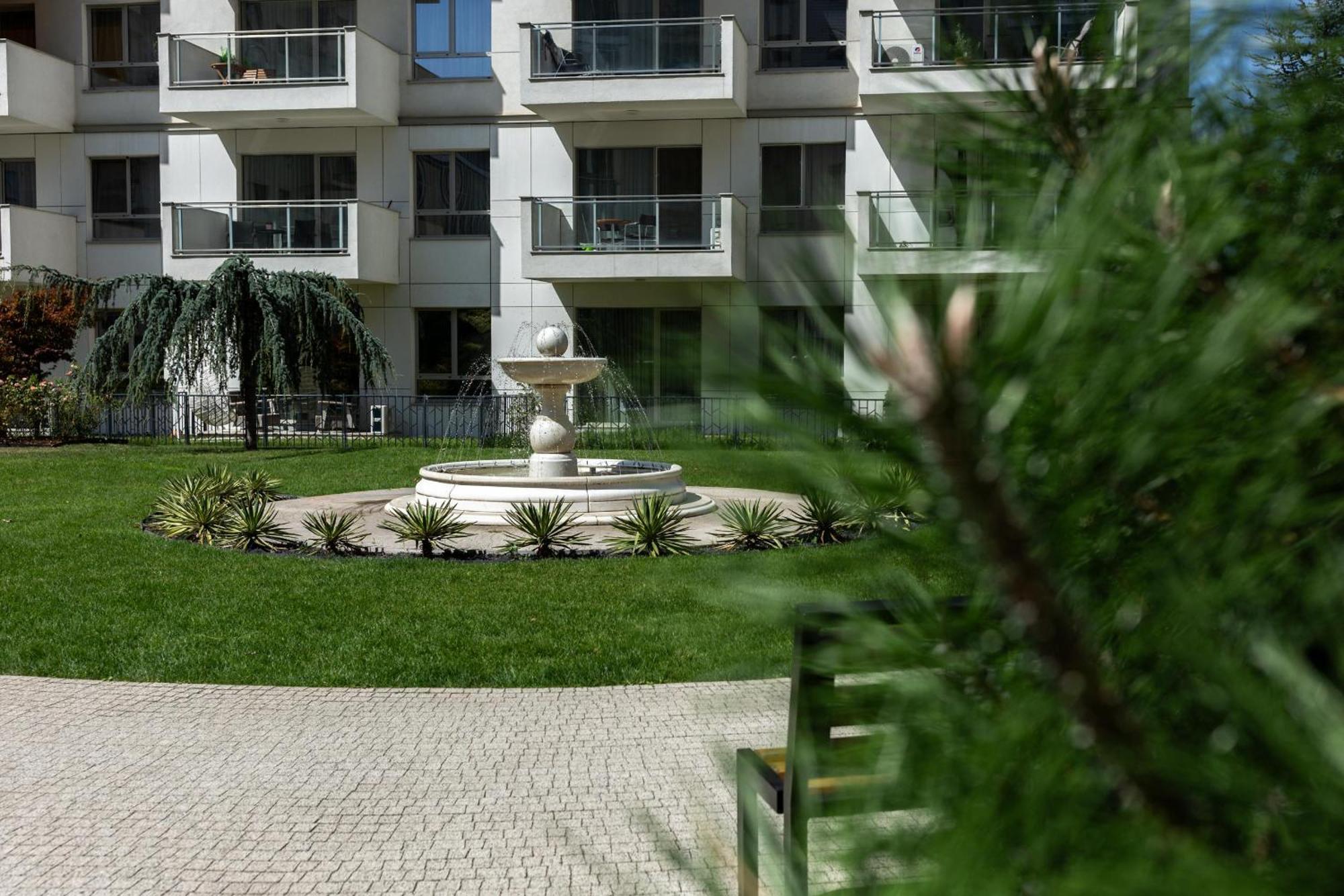 Apartment Ultimate Living Experience - Modern & Free Parking Near Romexpo