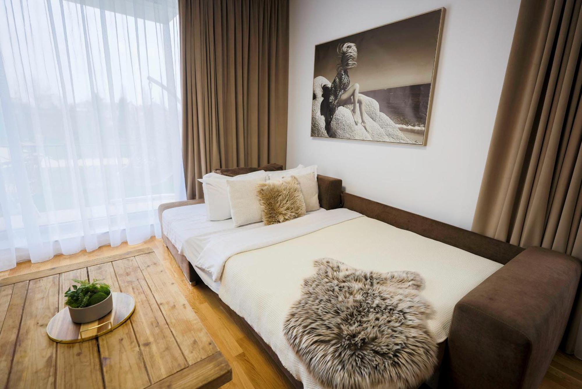 Ultimate Living Experience - Modern & Free Parking Near Romexpo