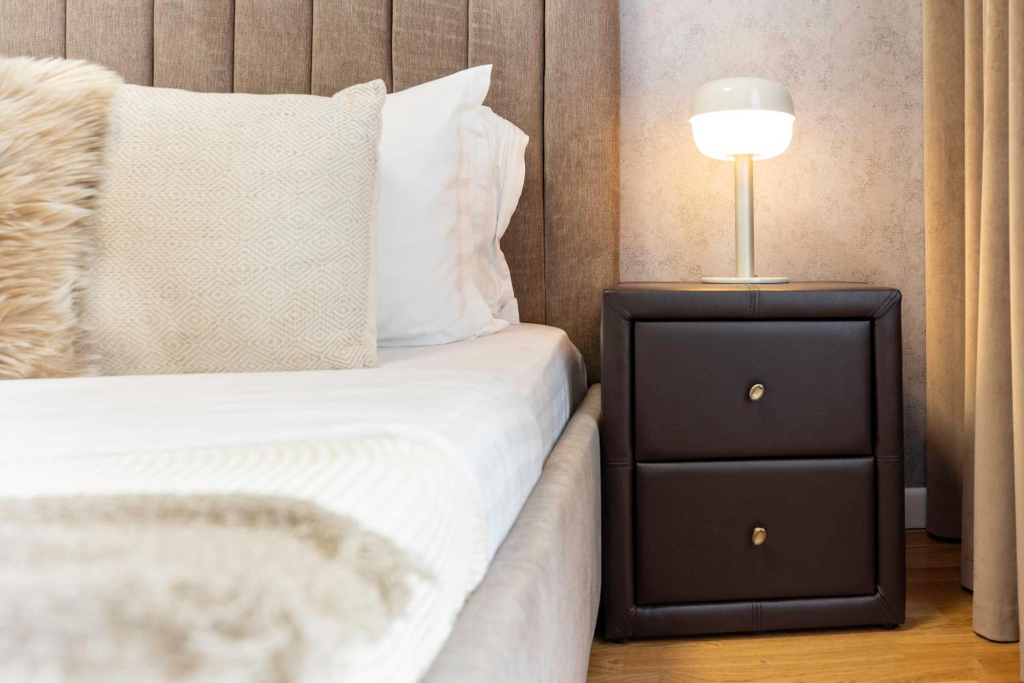 Ultimate Living Experience - Modern & Free Parking Near Romexpo Apartment *