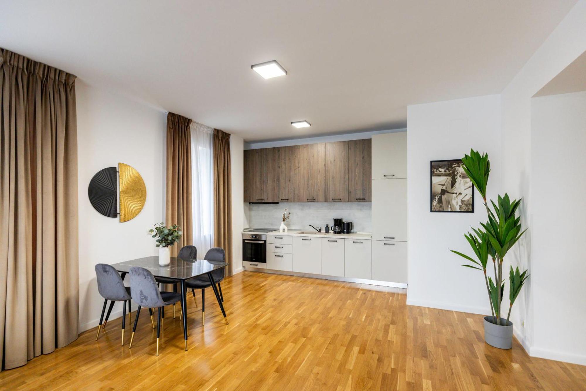 Ultimate Living Experience - Modern & Free Parking Near Romexpo *