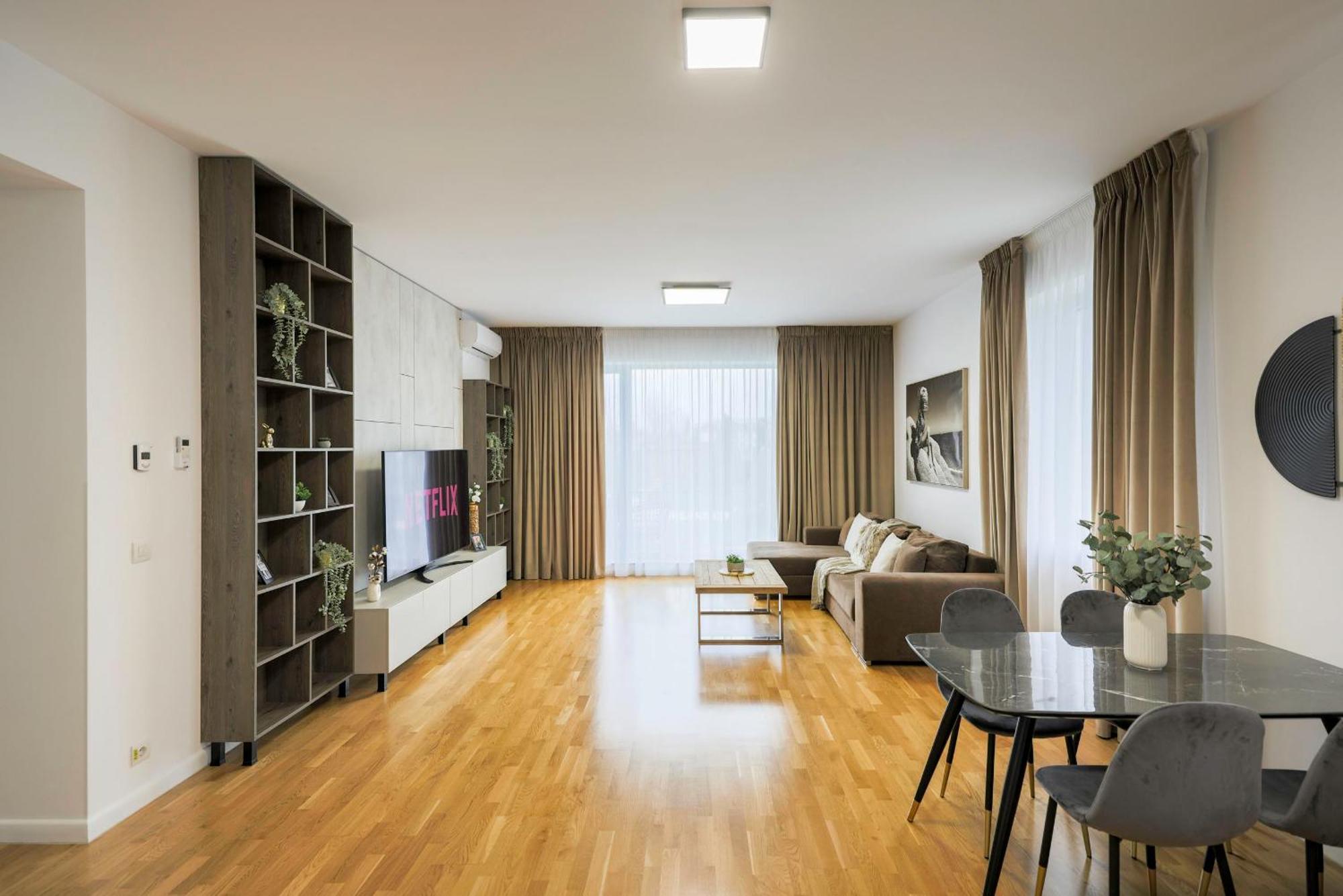 Apartment Ultimate Living Experience - Modern & Free Parking Near Romexpo *