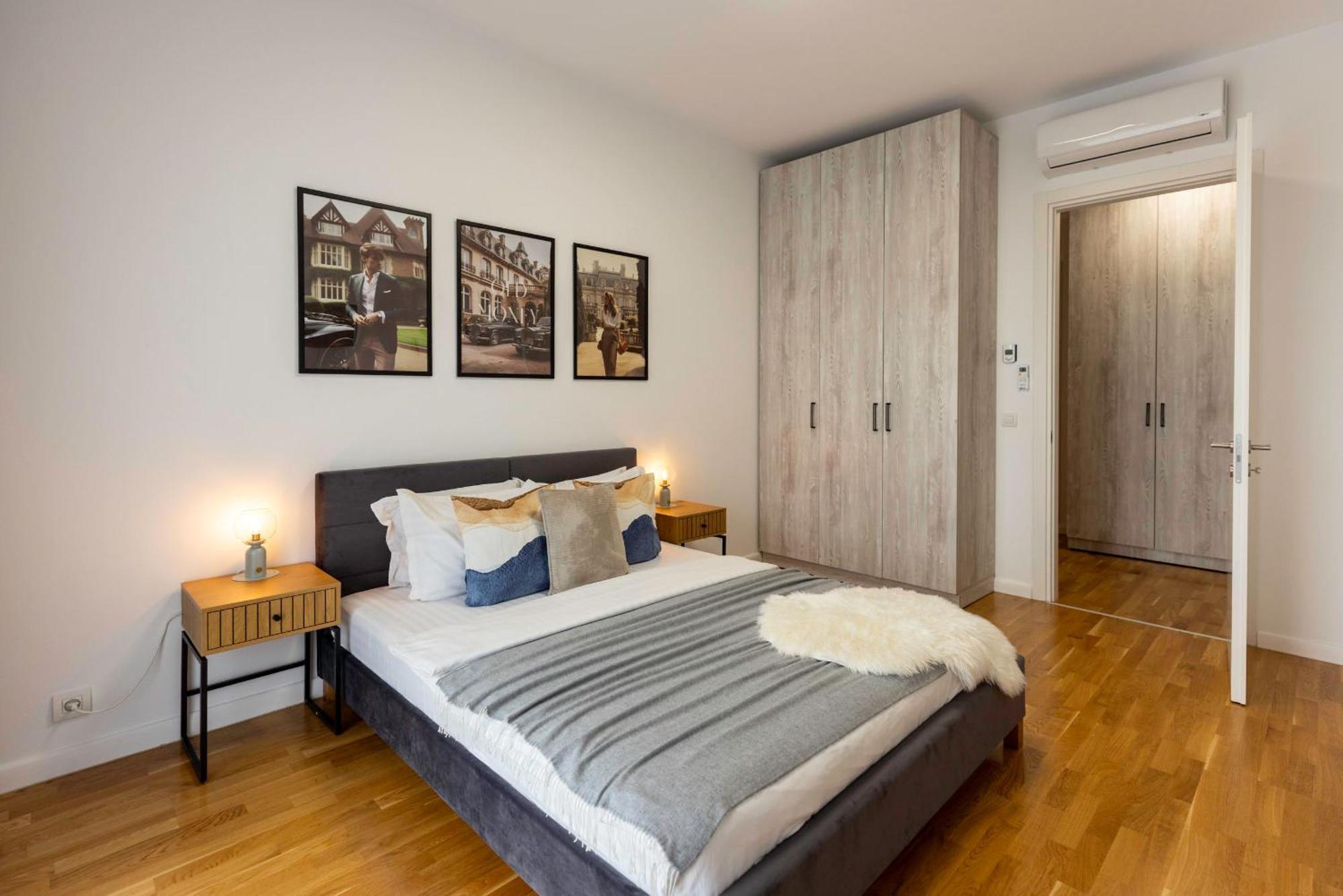 Apartment Ultimate Living Experience - Modern & Free Parking Near Romexpo *