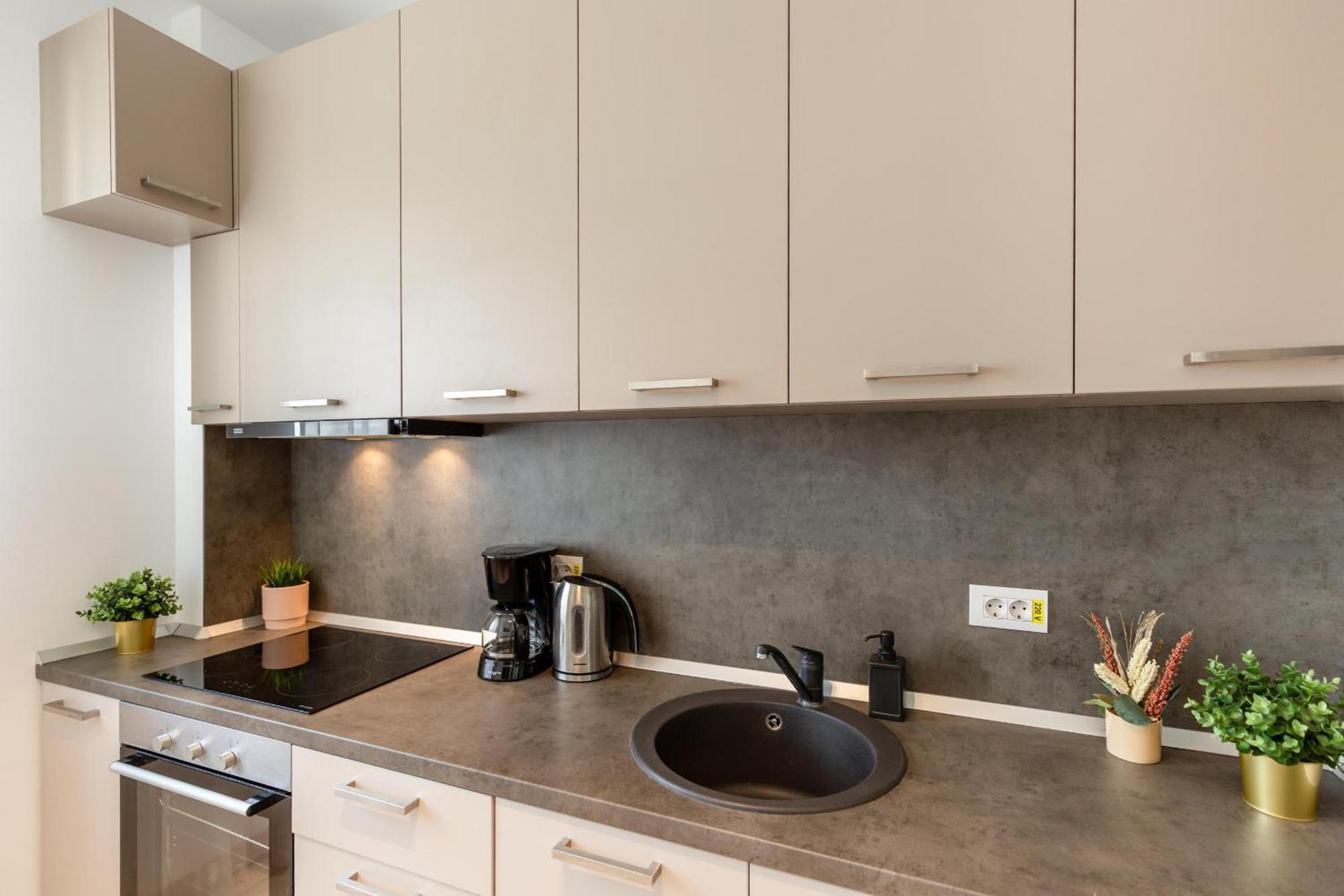 Ultimate Living Experience - Modern & Free Parking Near Romexpo *