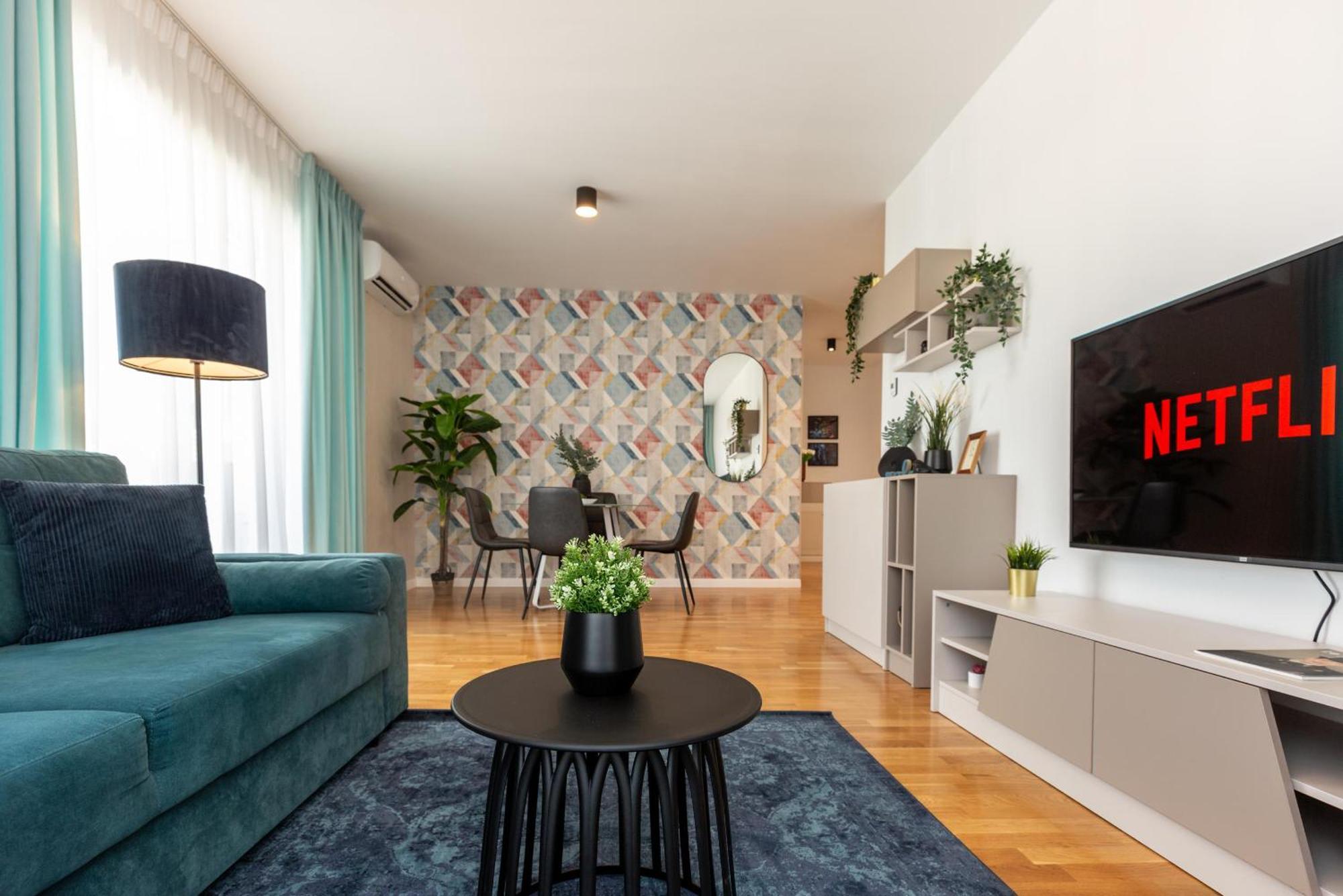 Apartment Ultimate Living Experience - Modern & Free Parking Near Romexpo Bucharest