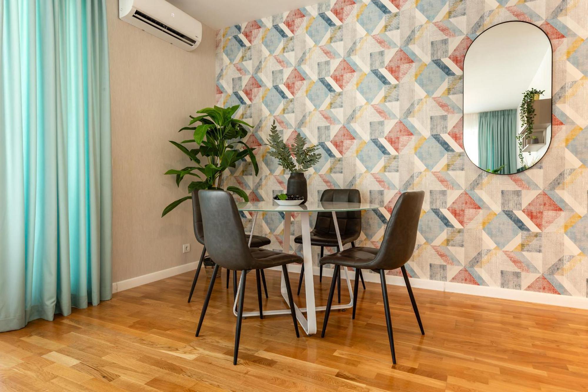 Ultimate Living Experience - Modern & Free Parking Near Romexpo *