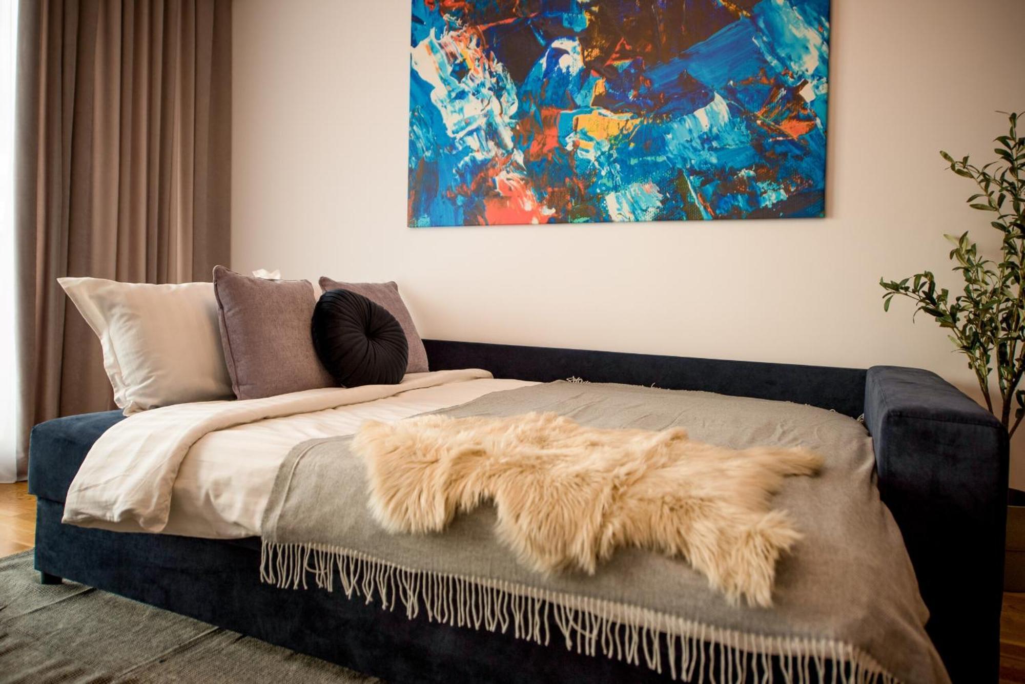 Ultimate Living Experience - Modern & Free Parking Near Romexpo *