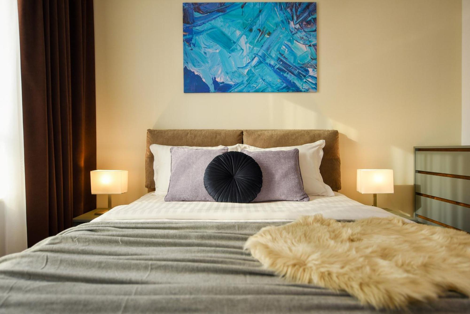 Ultimate Living Experience - Modern & Free Parking Near Romexpo