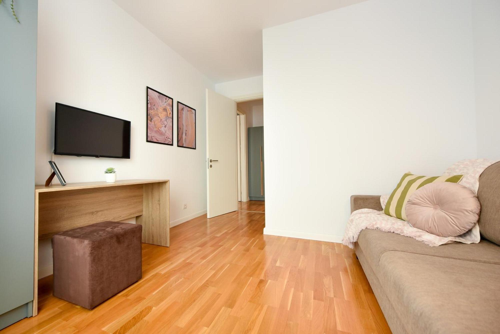 Apartment Ultimate Living Experience - Modern & Free Parking Near Romexpo Bucharest