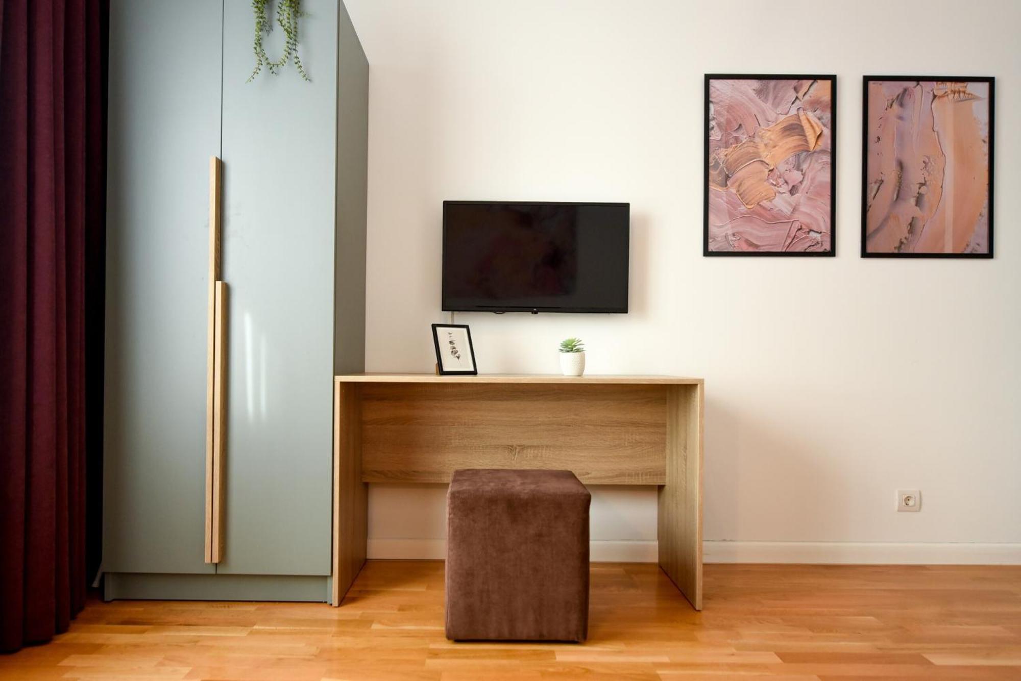 Ultimate Living Experience - Modern & Free Parking Near Romexpo *