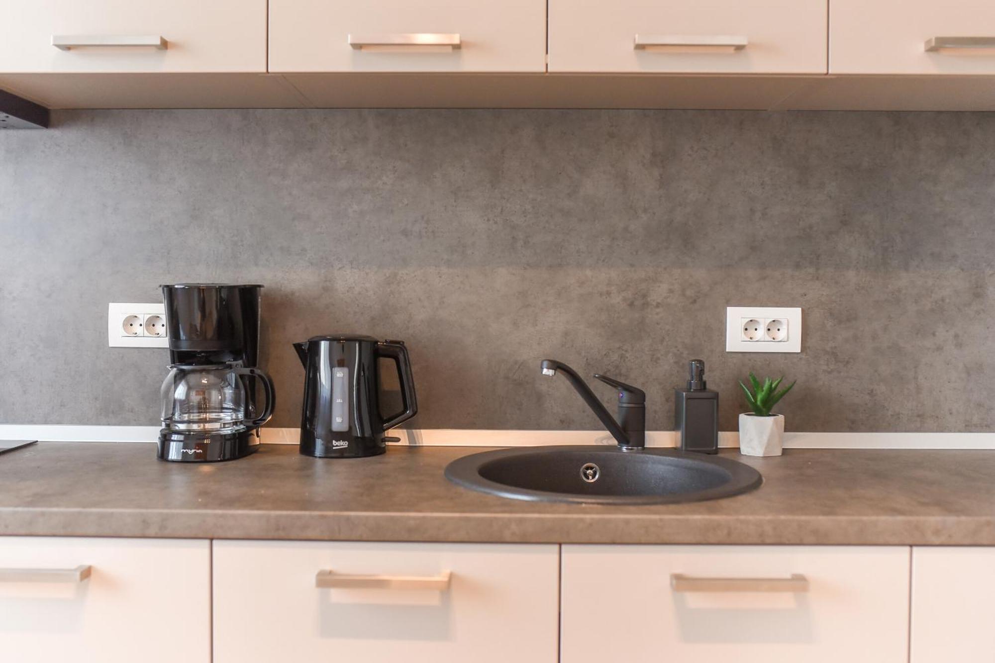 Apartment Ultimate Living Experience - Modern & Free Parking Near Romexpo Bucharest