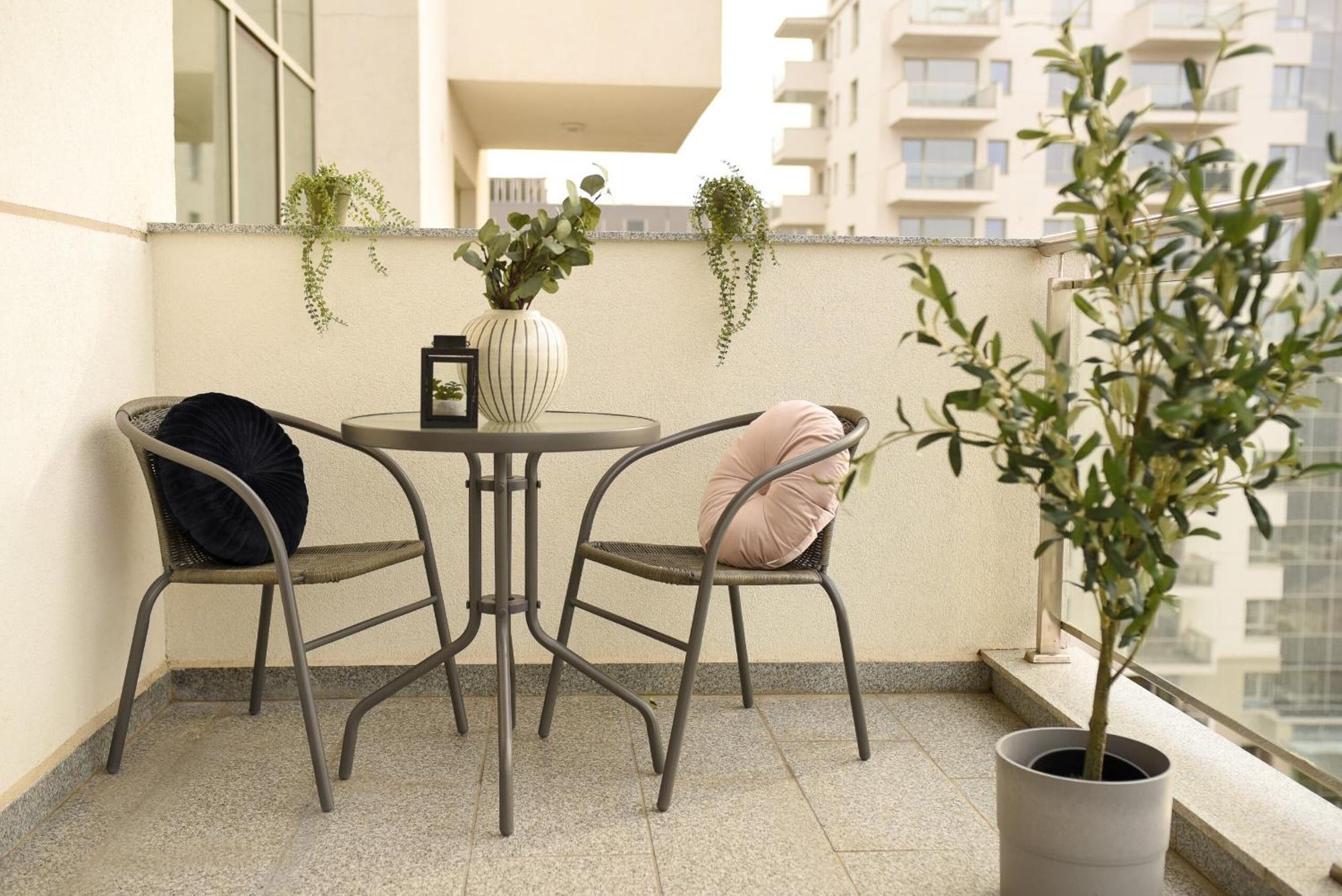 Apartment Ultimate Living Experience - Modern & Free Parking Near Romexpo *