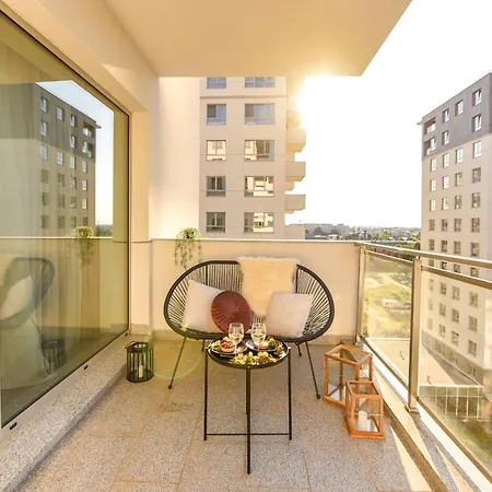 Ultimate Living Experience - Modern Accommodation & Free Parking Near Romexpo Bucharest Room photo