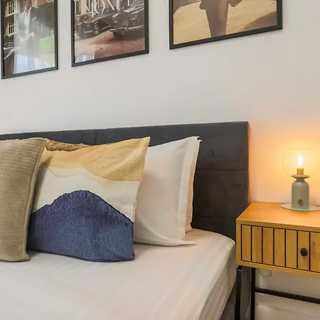 Ultimate Living Experience - Modern Accommodation & Free Parking Near Romexpo Bucharest Room photo