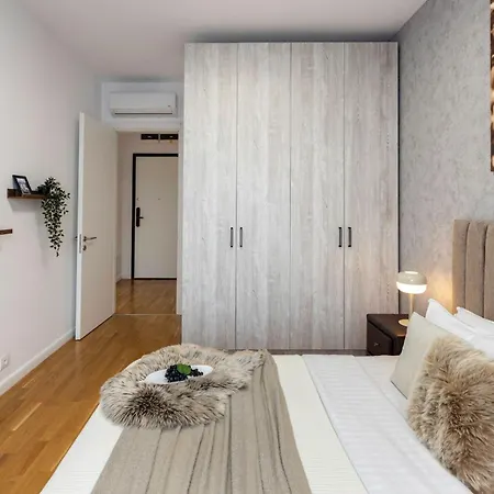 Ultimate Living Experience - Modern Accommodation & Free Parking Near Romexpo Bucharest Room photo