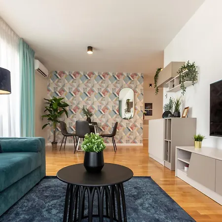 Ultimate Living Experience - Modern Accommodation & Free Parking Near Romexpo Bucharest Room photo
