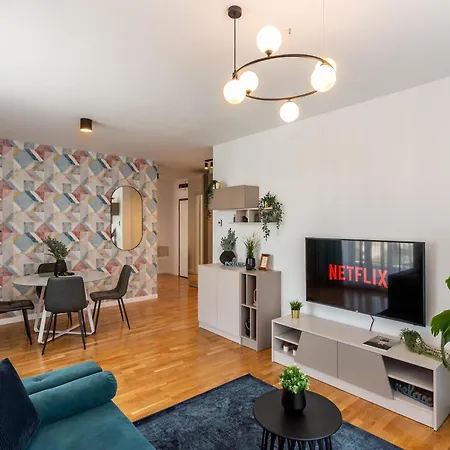 Ultimate Living Experience - Modern Accommodation & Free Parking Near Romexpo Bucharest Room photo