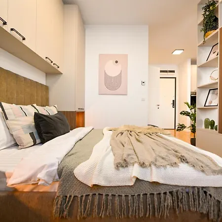 Ultimate Living Experience - Modern Accommodation & Free Parking Near Romexpo Bucharest Room photo