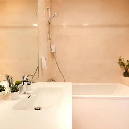 Ultimate Living Experience - Modern Accommodation & Free Parking Near Romexpo Bucharest Room photo