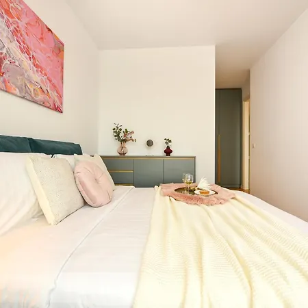 Ultimate Living Experience - Modern Accommodation & Free Parking Near Romexpo Bucharest Exterior photo