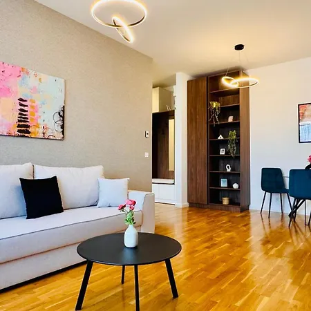 Ultimate Living Experience - Modern Accommodation & Free Parking Near Romexpo Bucharest Room photo