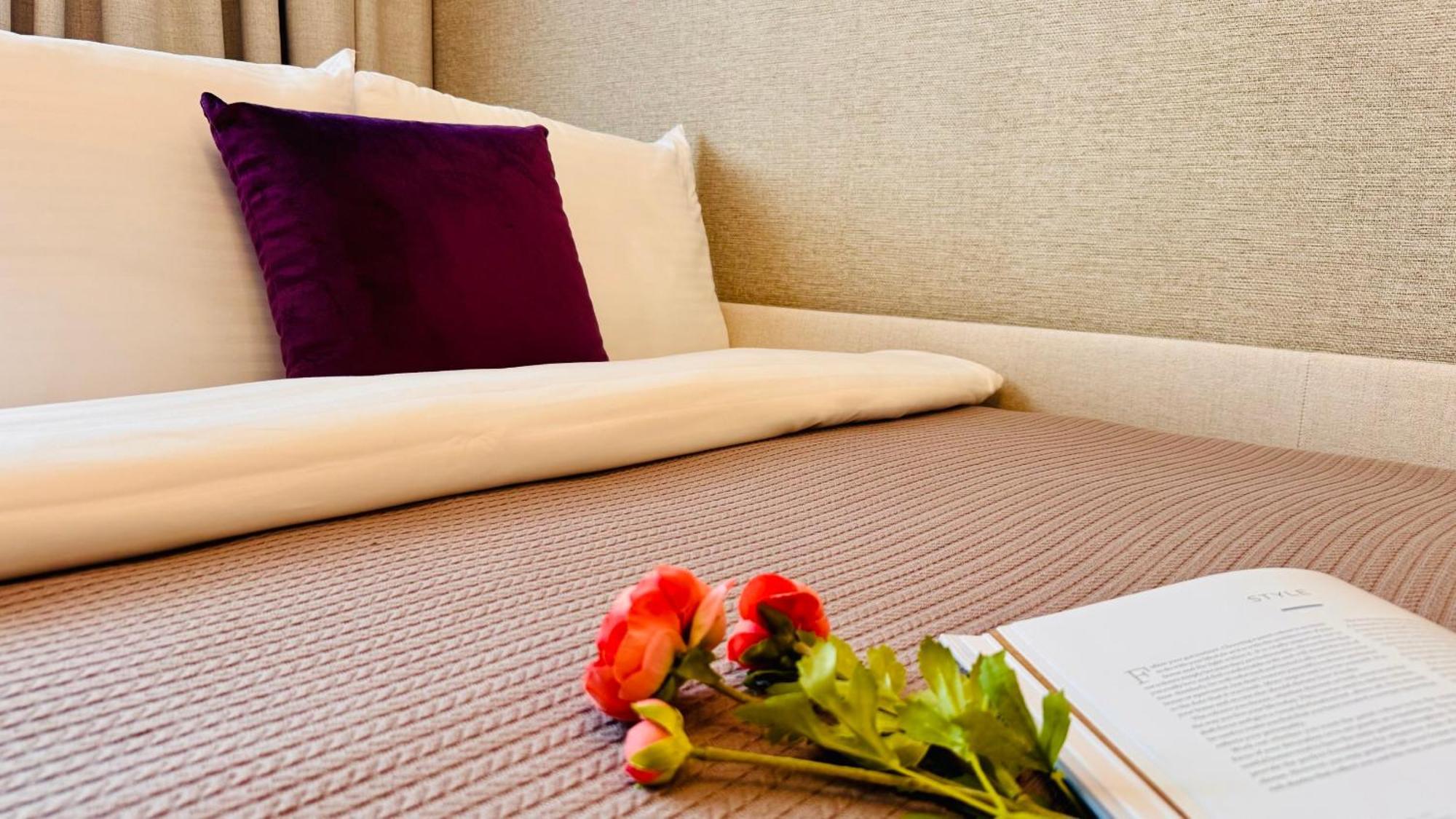 Ultimate Living Experience - Modern & Free Parking Near Romexpo Apartment *