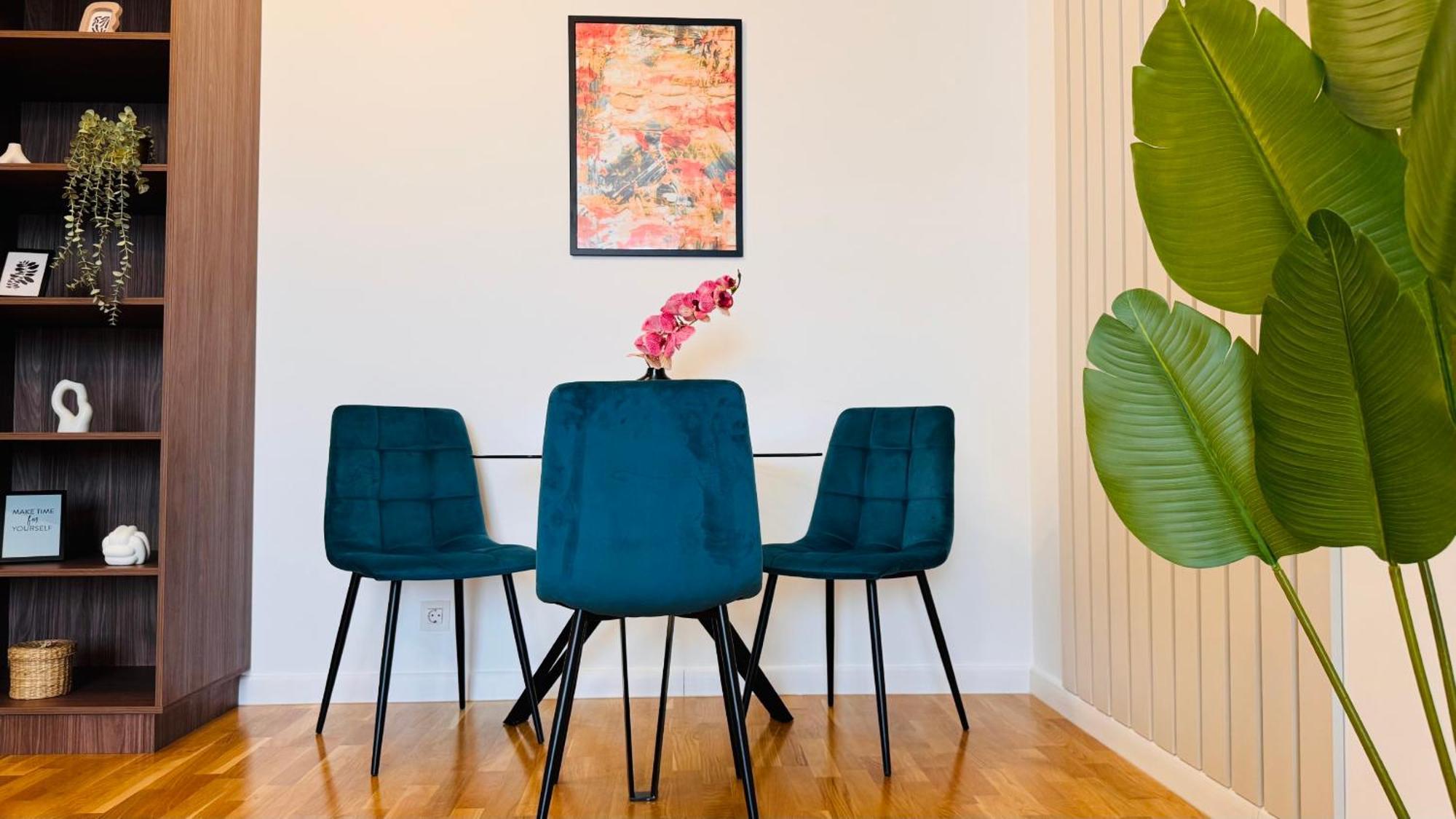 Apartment Ultimate Living Experience - Modern & Free Parking Near Romexpo