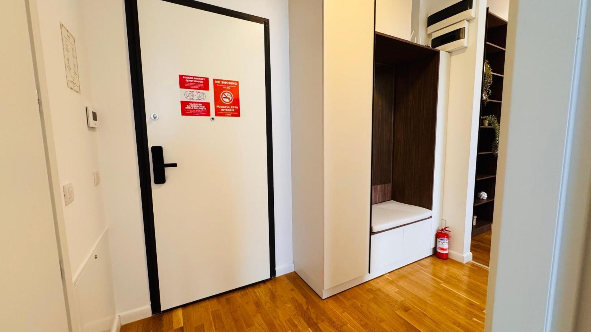 Ultimate Living Experience - Modern & Free Parking Near Romexpo Apartment *