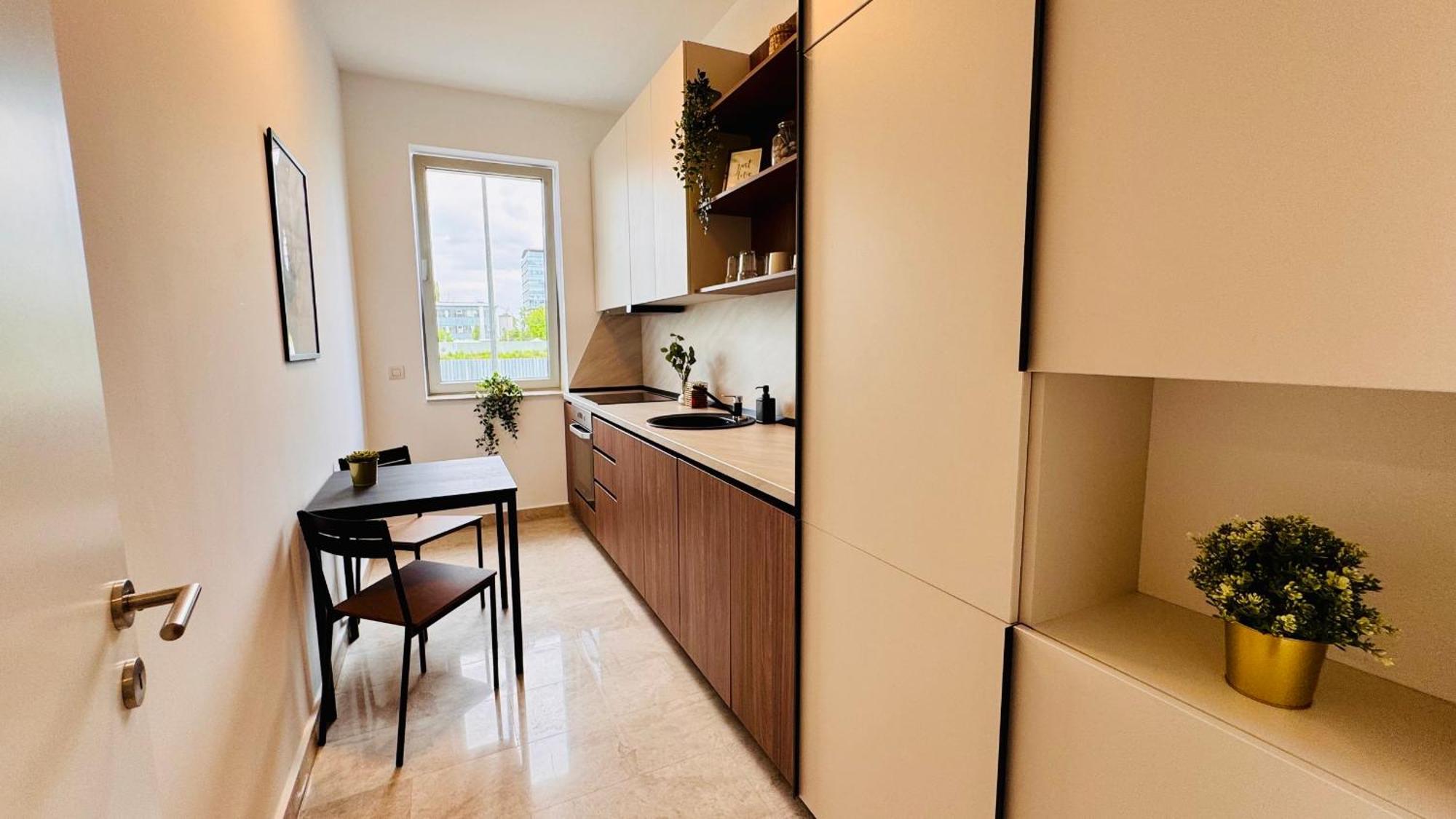 Ultimate Living Experience - Modern & Free Parking Near Romexpo *