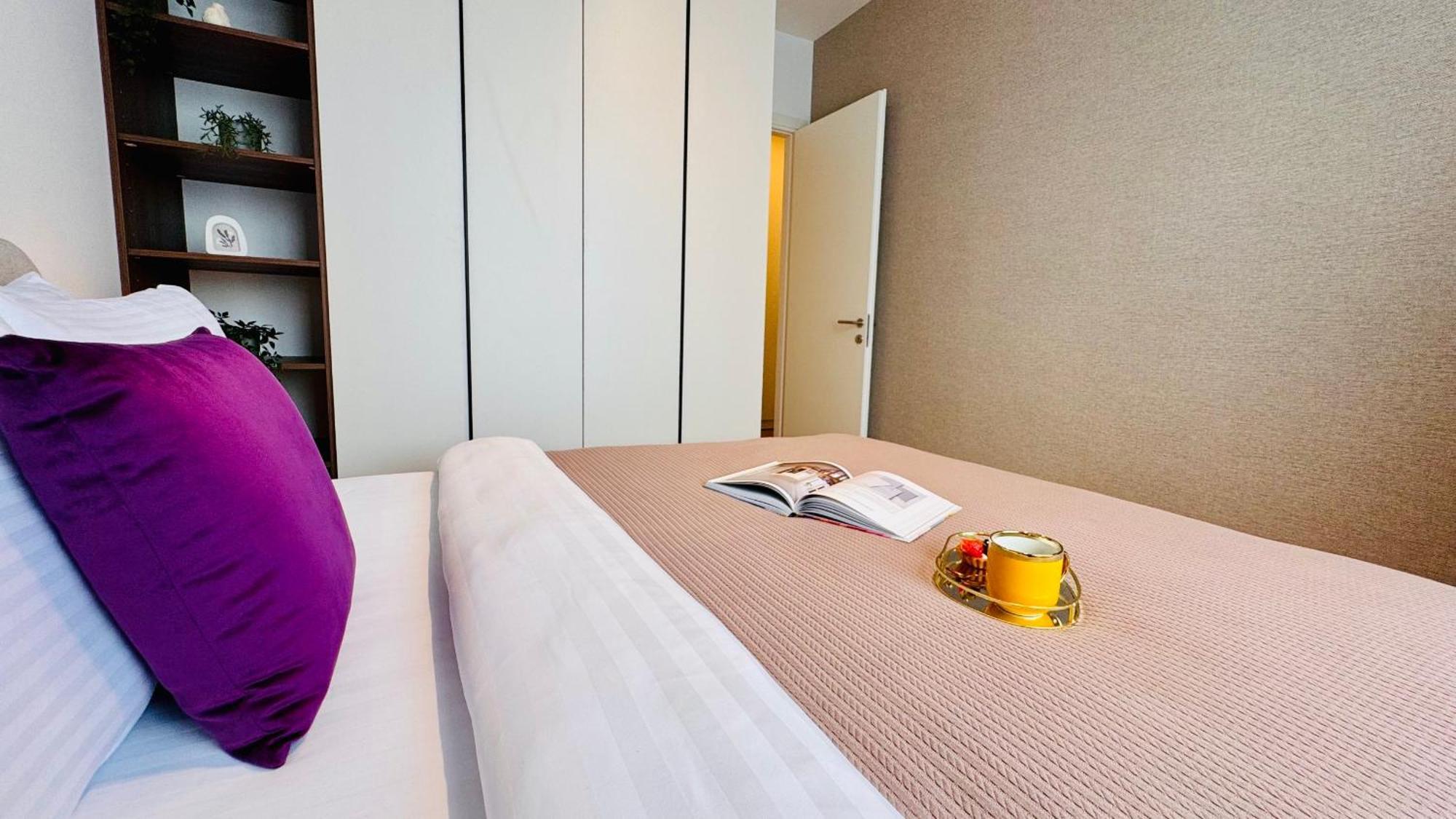 Apartment Ultimate Living Experience - Modern & Free Parking Near Romexpo Bucharest